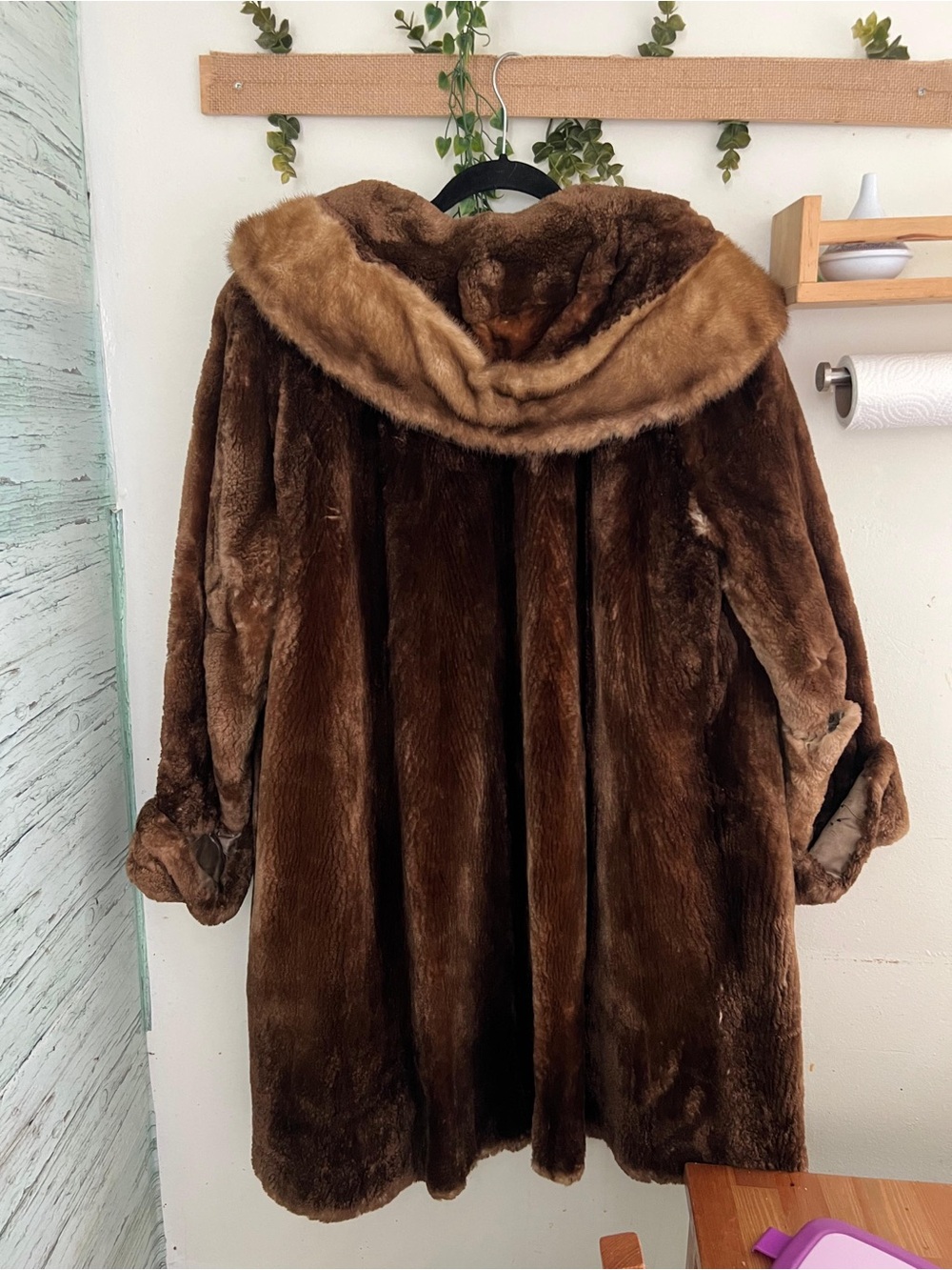 Vintage Eaton’s Fur Salon Brown Fur Coat-Made in Canada| Classic Luxury - Picture 4 of 16